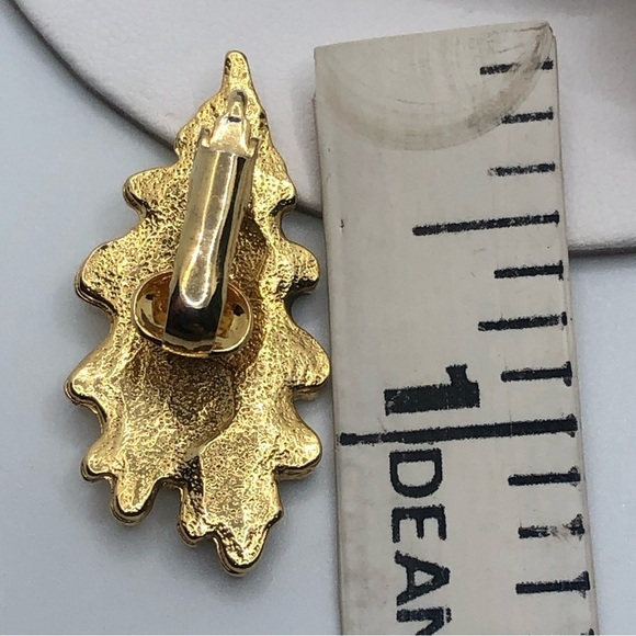 Vtg Gold Tone Green Enamel Oak Leaf Leaves Clip On Earrings 1.2” - Picture 4 of 4